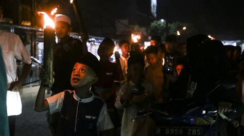 Meriahnya Pawai Obor Di Malam Tahun Baru Islam Muharam Vlix Id