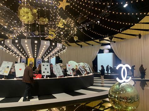 EXPOSITION PARFUMS CHANEL Un grand numéro reçu 5 sur 5 ZEITBLATT