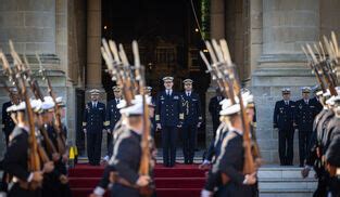 Video El Rey Felipe VI Visita La Escuela De Suboficiales De La Armada