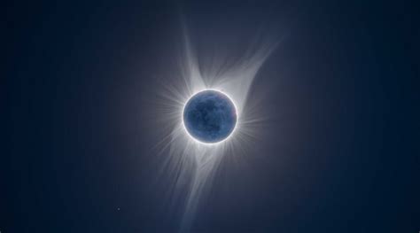 How One Photographer Captured Earthshine During 2017 S Total Solar Eclipse In Wyoming When