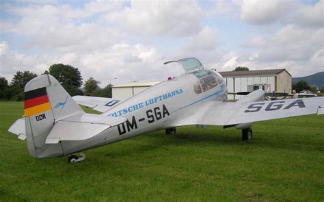 Fliegende Oldtimer über Rinteln und Bundesliga Abschlussfeier des