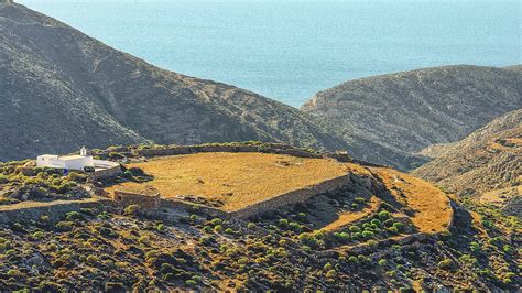 Discover the hiking paths of Folegandros | Outdoor activities ...