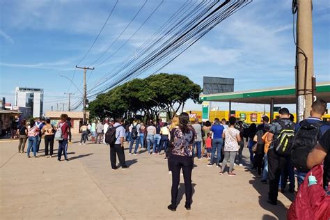 Passageiros Enfrentam Nibus Lotados Paradas Cheias E Atrasos Ap S