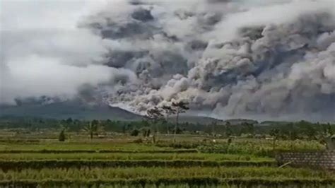 Status Waspada Gunung Semeru Meletus Semburkan Awan Panas Sejumlah