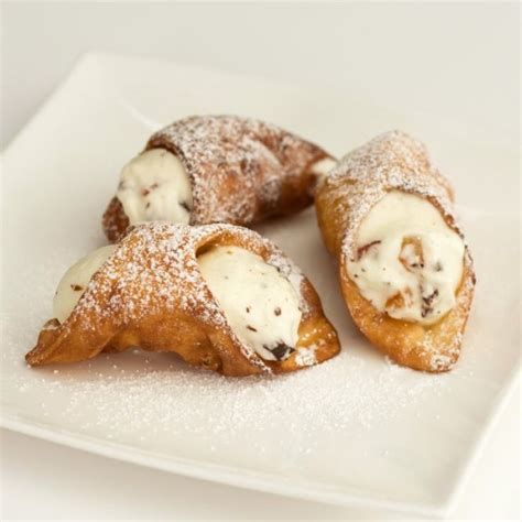 Cannolis Au Fromage Le Noble Et Aux Fruits Confits Candied Fruit