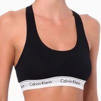 5 maneiras estilosas e confortáveis de usar o top calvin klein no verão