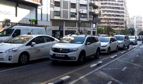 Taxistes i VTC descontents amb el decret valencià