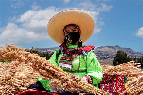 Mujeres Rurales Reciben S Millones En Subvenci N Para Planes De