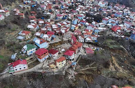 İki gün önce evler boşaltılmıştı Tokattaki köy ikiye ayrıldı Tele1