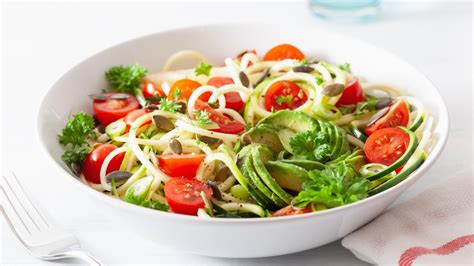 Spaghetti Salad Is The Delicious Way To Use Up Leftover Pasta