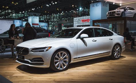 2018 Volvo S90 Stretches Out News Car And Driver