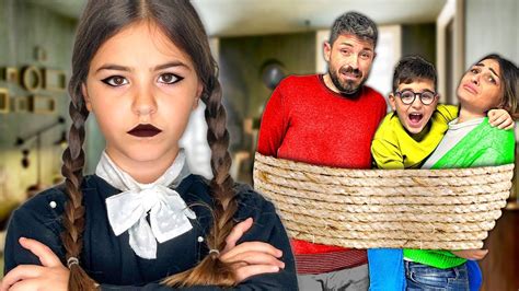 GIULIA SI CREDE MERCOLEDÌ DELLA FAMIGLIA ADDAMS YouTube