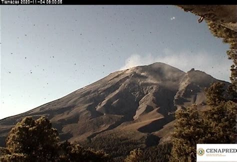 En las últimas 24 horas el volcán Popocatépetl emite 498 exhalaciones y