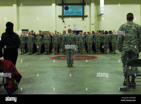 Syracuse Ny Recruits And New Soldiers Lined Up For A Battle Hand Off Here April 3 2016 The