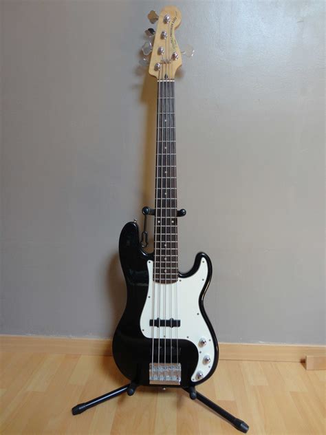 Photo Squier Standard P Bass Special V Squier Standard Series Precision Bass Special V