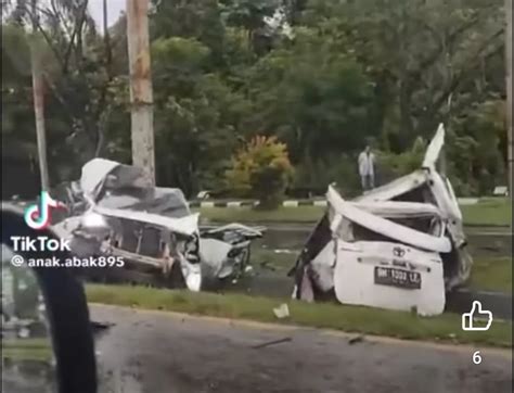 Foto Penampakan Avanza Terbelah Dua Kecelakaan Maut Di Jalan Bandara