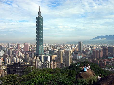 File:Taipei 101 from afar.jpg - Wikimedia Commons