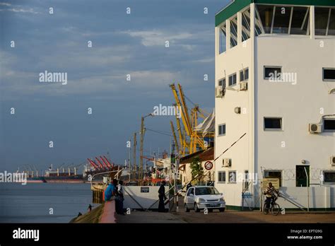 MOZAMBIQUE, Beira, sea port / MOSAMBIK, Beira, Seehafen Stock Photo - Alamy