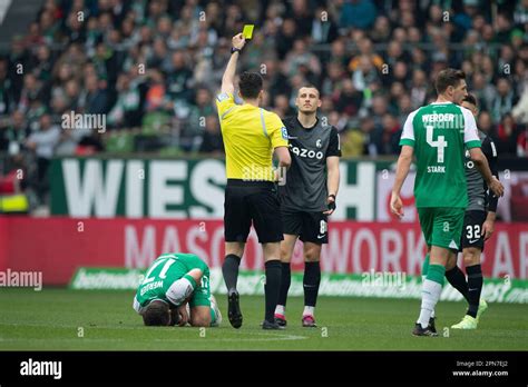 Bremen Deutschland April Schiedsrichter Florian Badstuebner