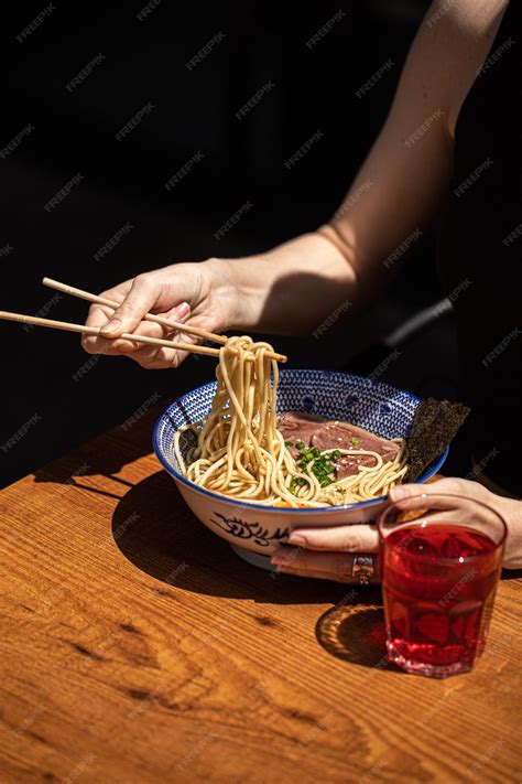 Premium Photo Woman Eating Japanese Ramen Noodle Soup