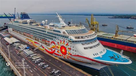 Atraca En El Puerto De Acajutla El Crucero N Mero De La Temporada