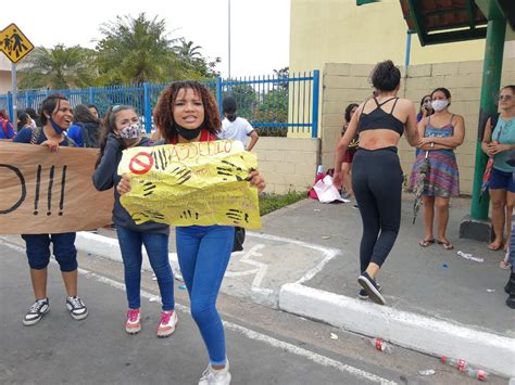 Alunos da Escola Gilberto Mestrinho denunciam professor de matemática