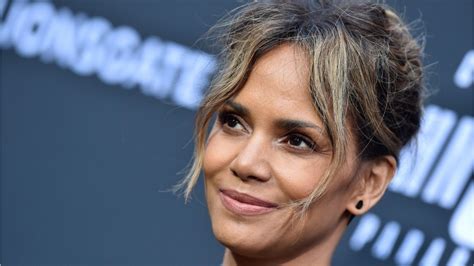 VOICI Halle Berry au coeur d une polémique la comédienne prend une