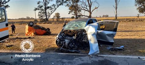 Arroyito Accidente Vehicular Con Personas Atrapadas La Radio