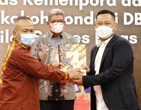 Hpn Gus Yani Terima Penghargaan Inisiator Olahraga Indonesia Dari