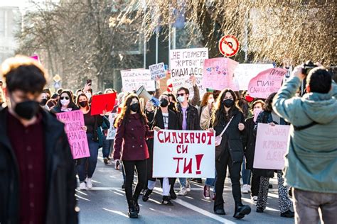 U Severnoj Makedoniji protest žena protiv onlajn seksualnog