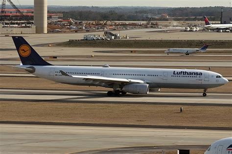 D Aikb Lufthansa Airbus A Atl Taken From The Re Flickr