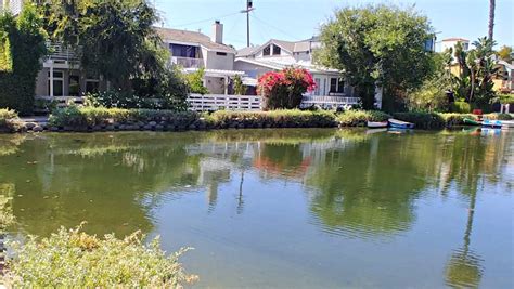 Venice Beach Canals in Los Angeles - Canal Historic District - With Photos!