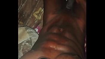 Masturbándose mientras ve porno XVIDEOS