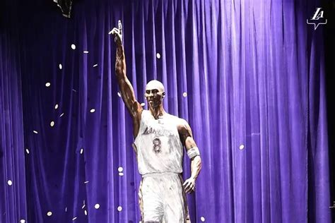 Los Lakers Inauguran Estatua De Kobe Bryant Xeu Deportes Los