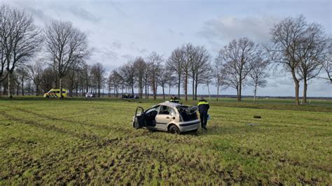 Auto slaat tig malen over de kop bij Exloërveen Oude Dijk