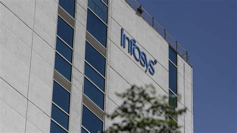 Infosys Offers Salary Hikes From April To Hire 50000 Freshers This Year Company Business News