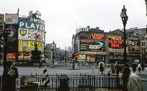 An unknown photographer’s nostalgic collection of classic 1970s London ...