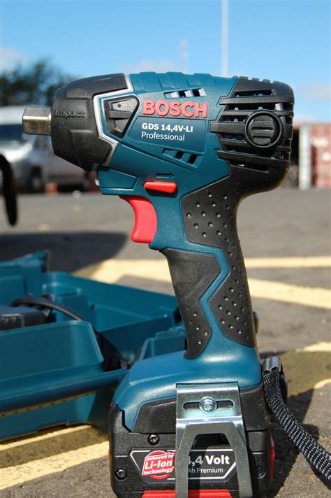 Top 4 Battery Powered Cordless Impact Wrenches And Guns Dengarden