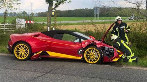 Goslar 84 Jähriger baut Unfall mit Lamborghini Totalschaden