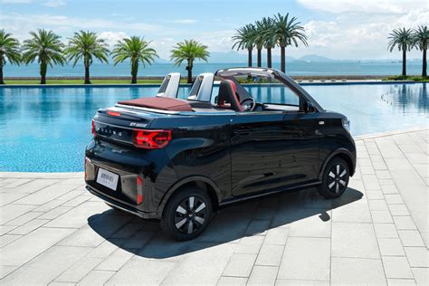 Le plus petit cabriolet électrique au monde arrive avec un tarif canon