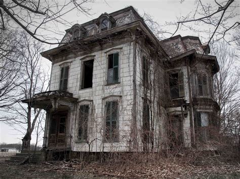 Americas 12 Scariest Real Life Haunted Houses Real Haunted Houses Creepy Houses Scary Houses