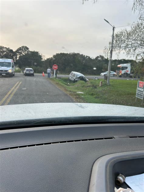 Colisionaron Dos Camionetas En Ruta La Colonia Portal