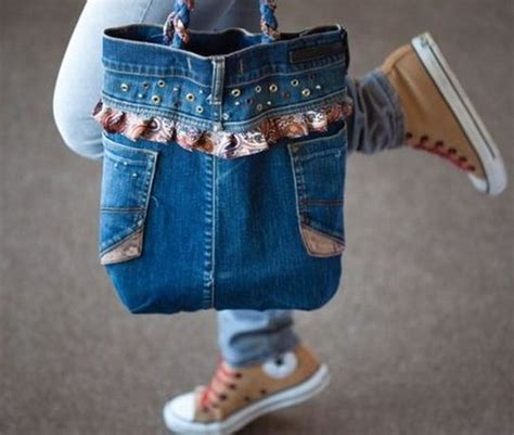 17 Upcycled Denim Jeans Bag And Purses DIYS