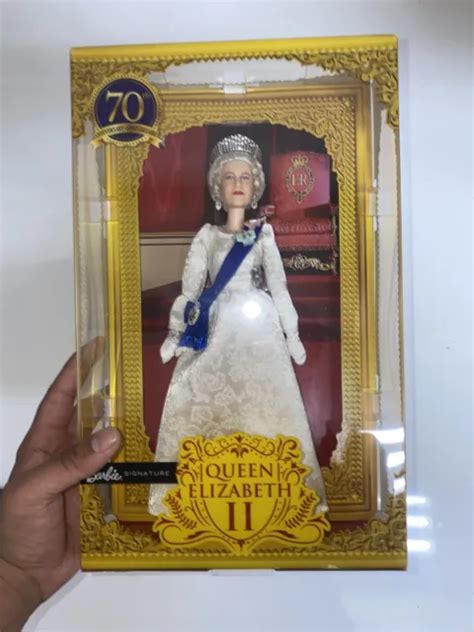 Barbie Signature Queen Elizabeth Ii Platinum Jubilee Doll Brand New