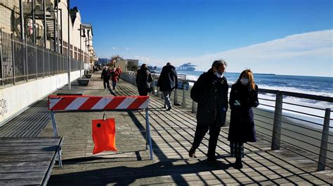 Genova Via Ai Lavori Di Difesa Della Costa A Nervi La Diga A Voltri