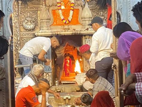 करणी माता मंदिर में विधि विधान से हुई घट स्थापना श्रद्धालुओं की उमड़ी