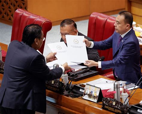 Indonesia Bans Sex Before Marriage And Cohabitation Smile FM