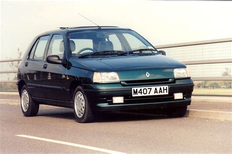 Renault Clio Rt Had One Skidded On Muddy Road Write Off Renault