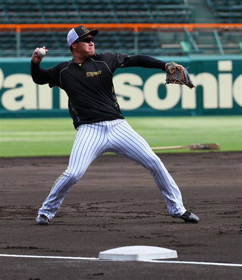 【阪神】大山悠輔が試合前練習で三塁のノック受け、フリー打撃行わず プロ野球写真ニュース 日刊スポーツ