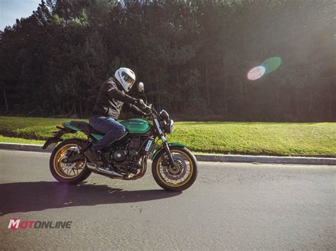 Teste Kawasaki Z 650 RS união emocionante entre naked e retrô